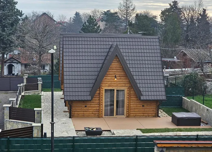 Kuce Za Odmor Banstolija - Fruska Gora * Cortanovci