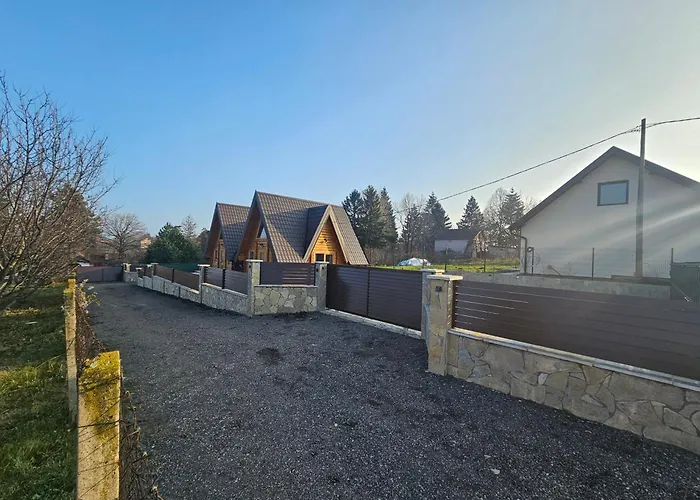 Kuce Za Odmor Banstolija - Fruska Gora Cortanovci